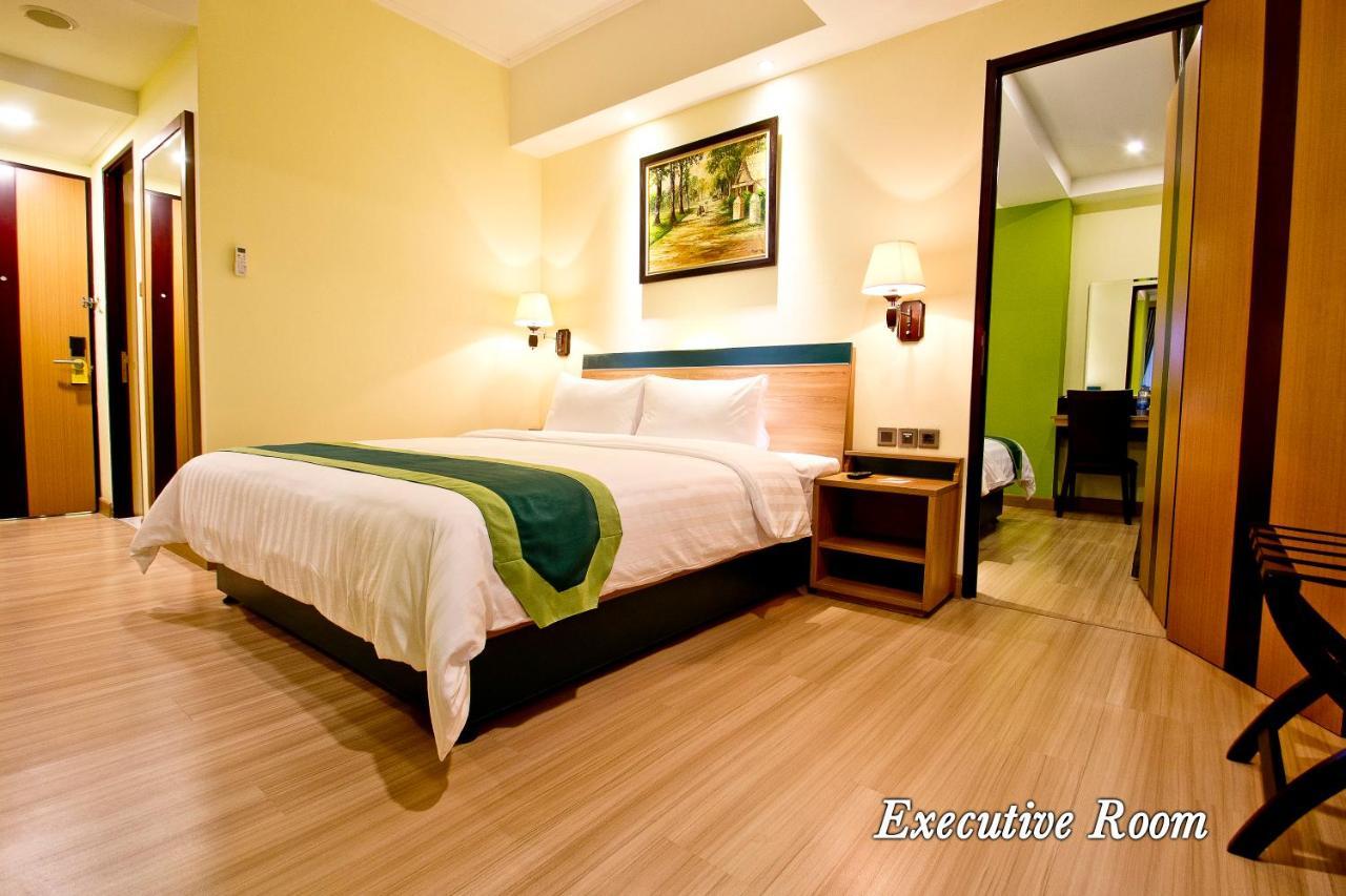 Green Batara Hotel Bandung Buitenkant foto