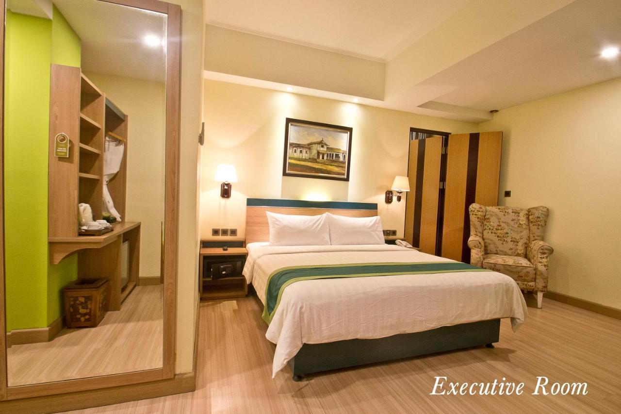 Green Batara Hotel Bandung Buitenkant foto