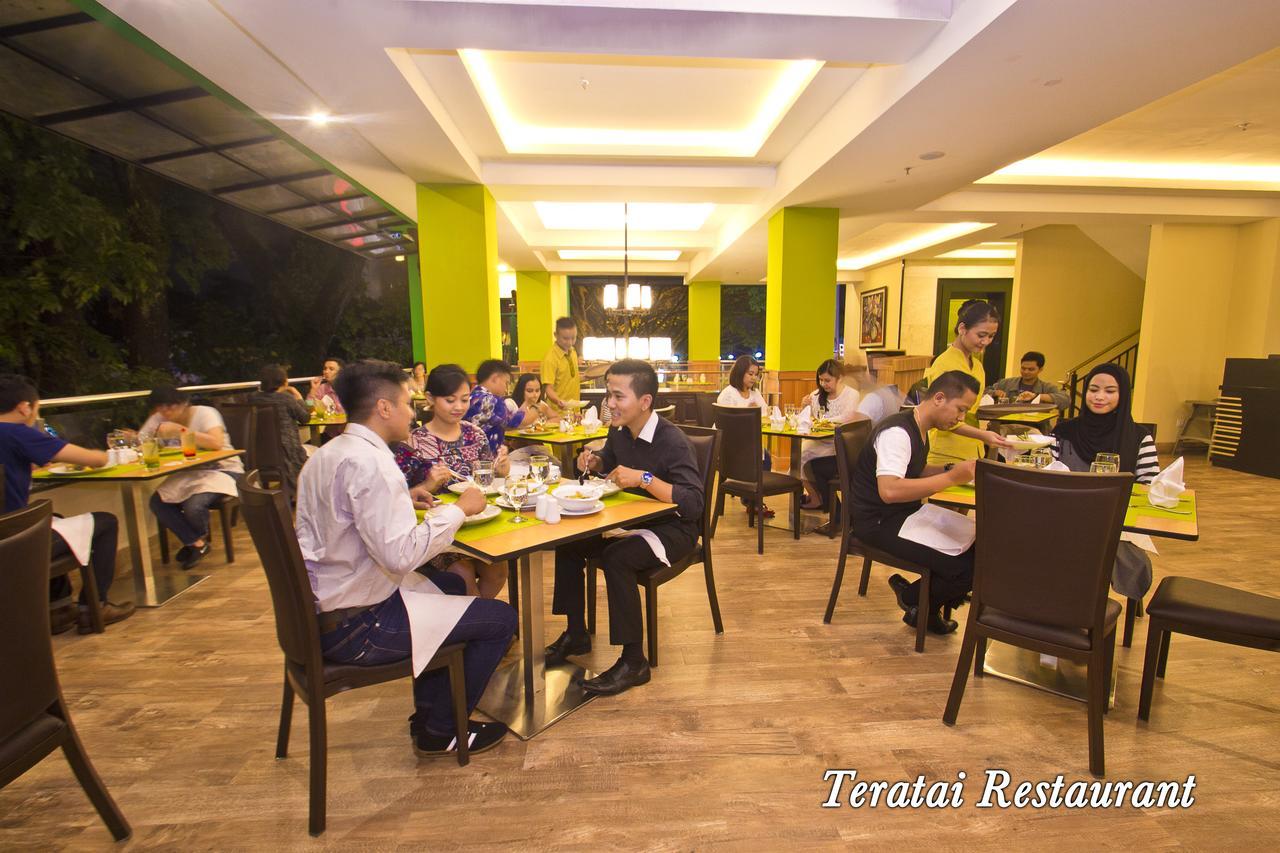 Green Batara Hotel Bandung Buitenkant foto
