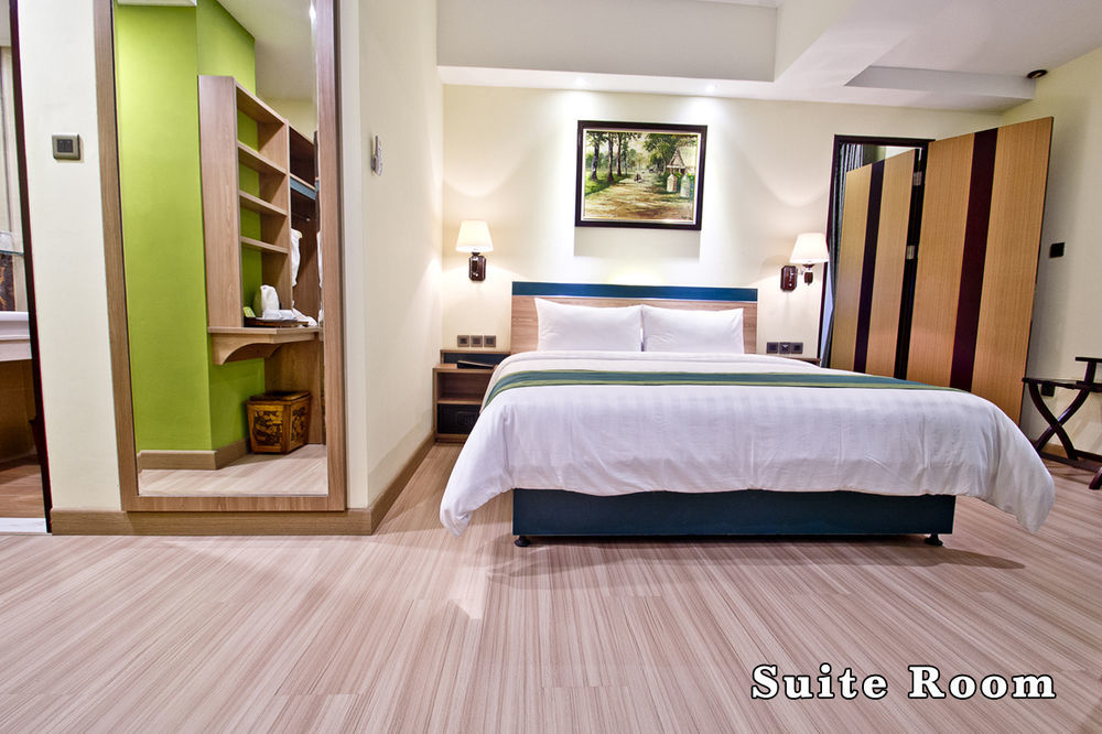 Green Batara Hotel Bandung Buitenkant foto
