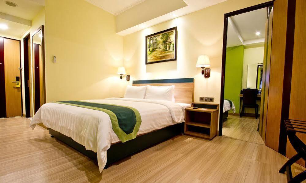 Green Batara Hotel Bandung Buitenkant foto