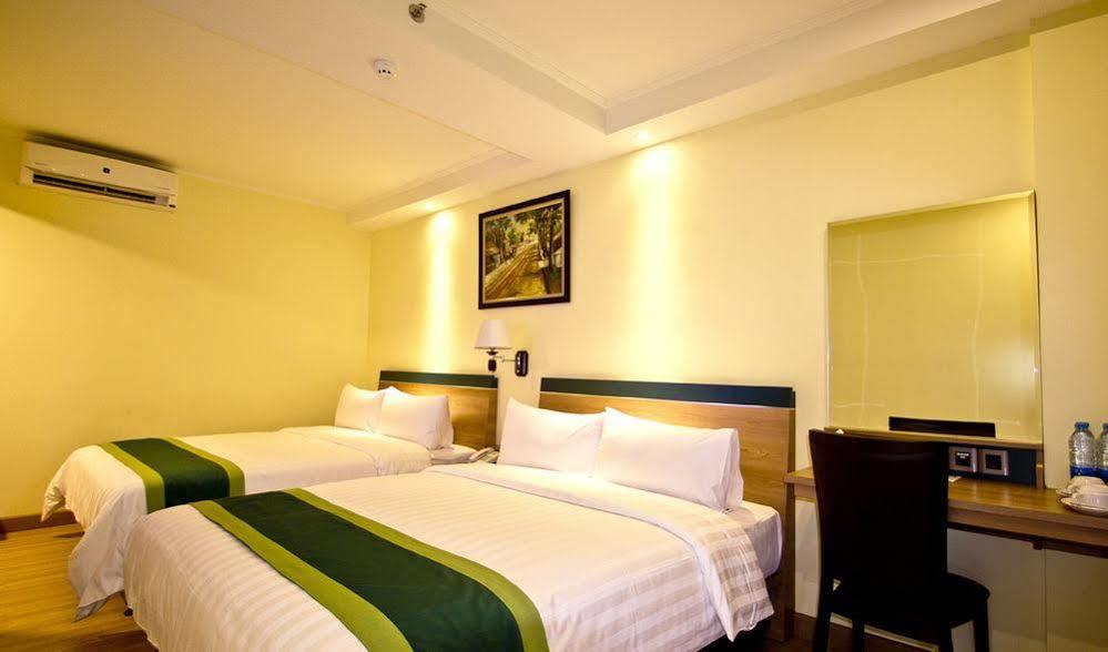 Green Batara Hotel Bandung Buitenkant foto